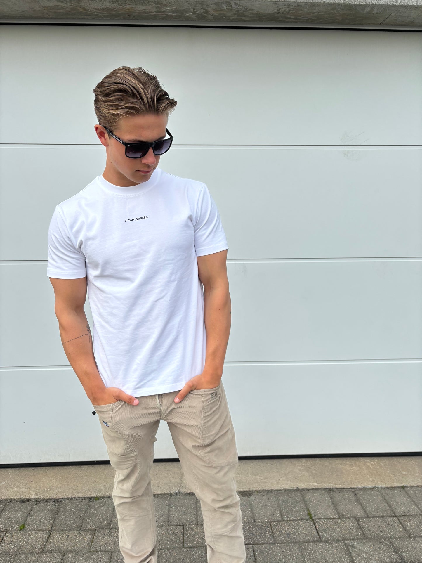 White T-SHIRT