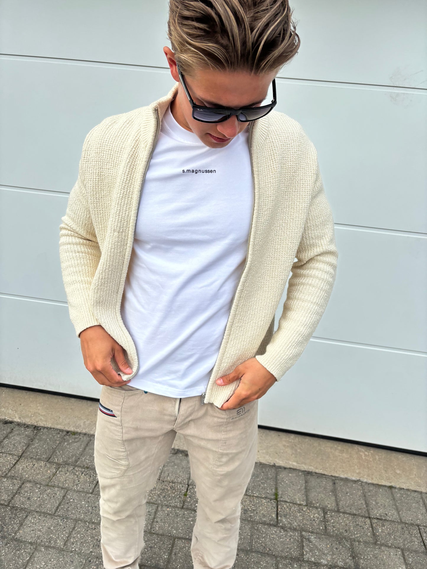 White T-SHIRT